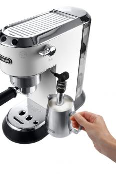 Рожковая кофеварка DeLonghi EC685.W