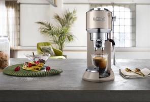 Кофеварка Рожковая DeLonghi EC885.BG