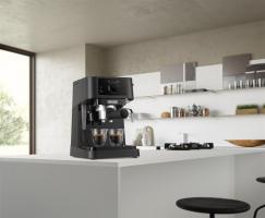 Кофеварка Рожковая DeLonghi EC230.BK